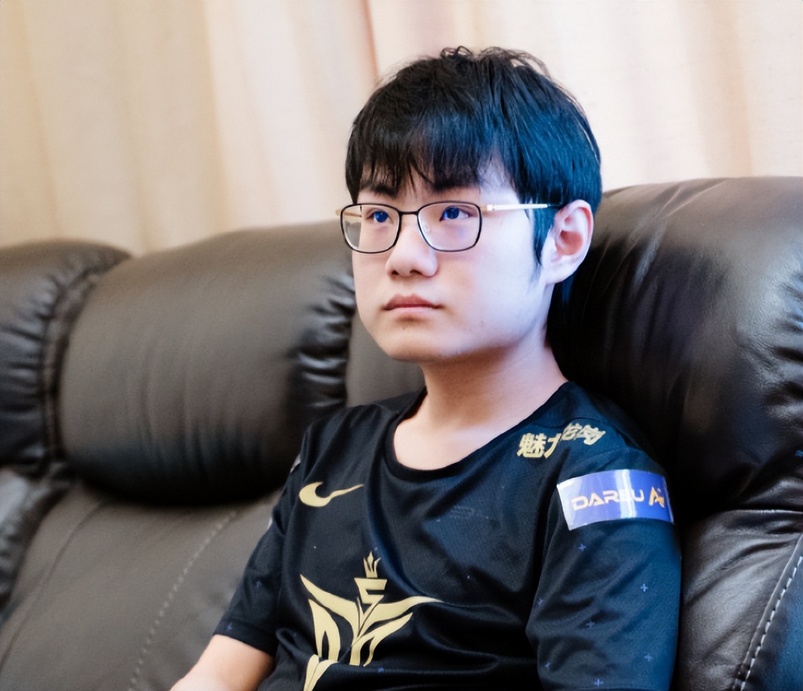 九游体育官网-包含Rookie赛事官方发布晋级新规赛前费耶诺德备战西甲，现场解说直呼：Rookie爆冷击败巴塞罗那的词条